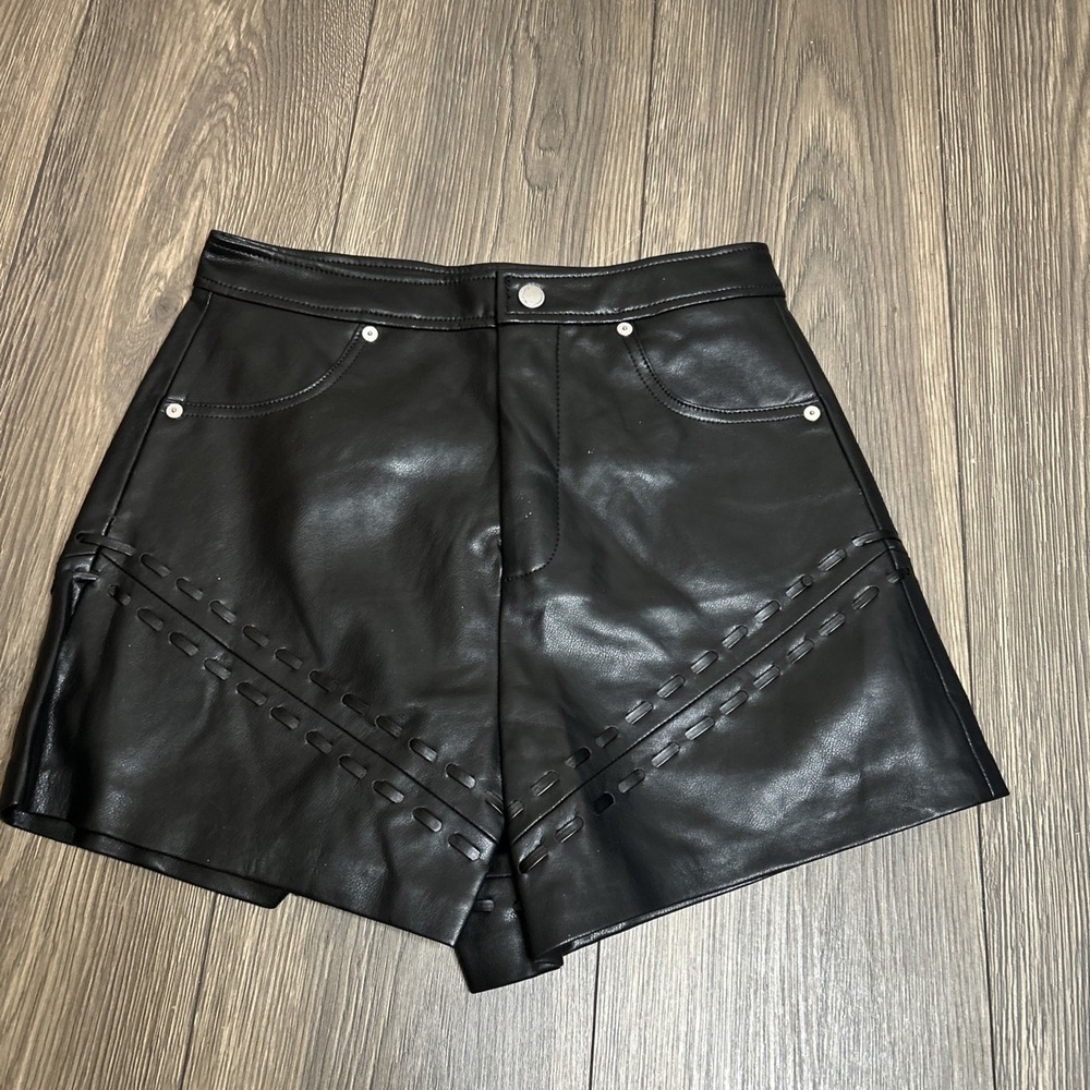 Blank Nyc Faux Leather Shorts‎ Style Oqh Size 26 Black With Lacing